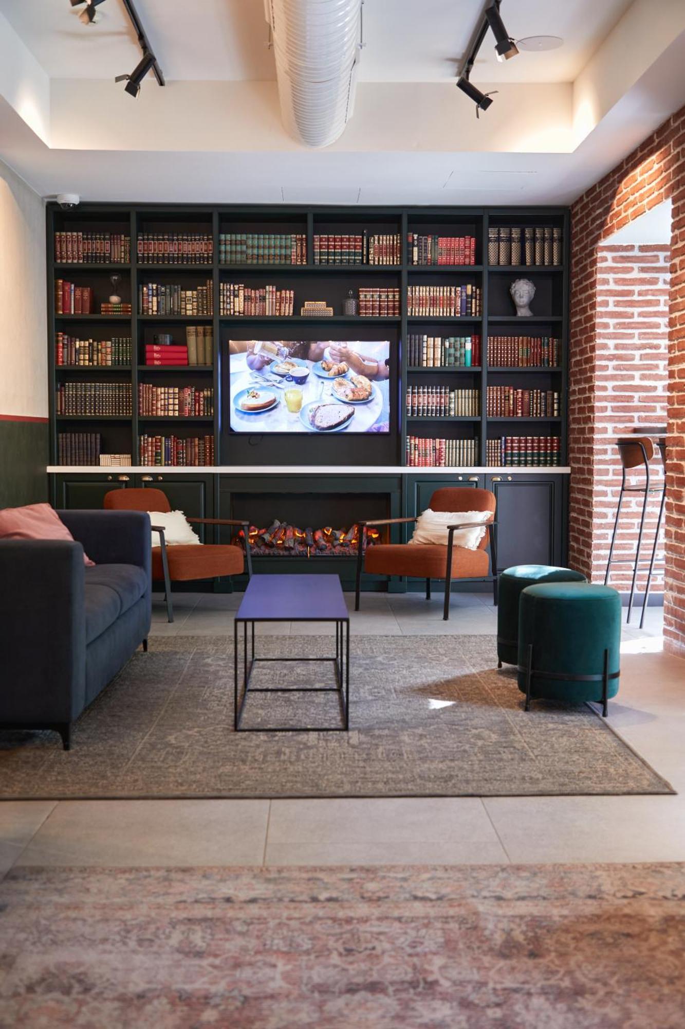 Latroupe Prado Hostel Madrid Exteriér fotografie