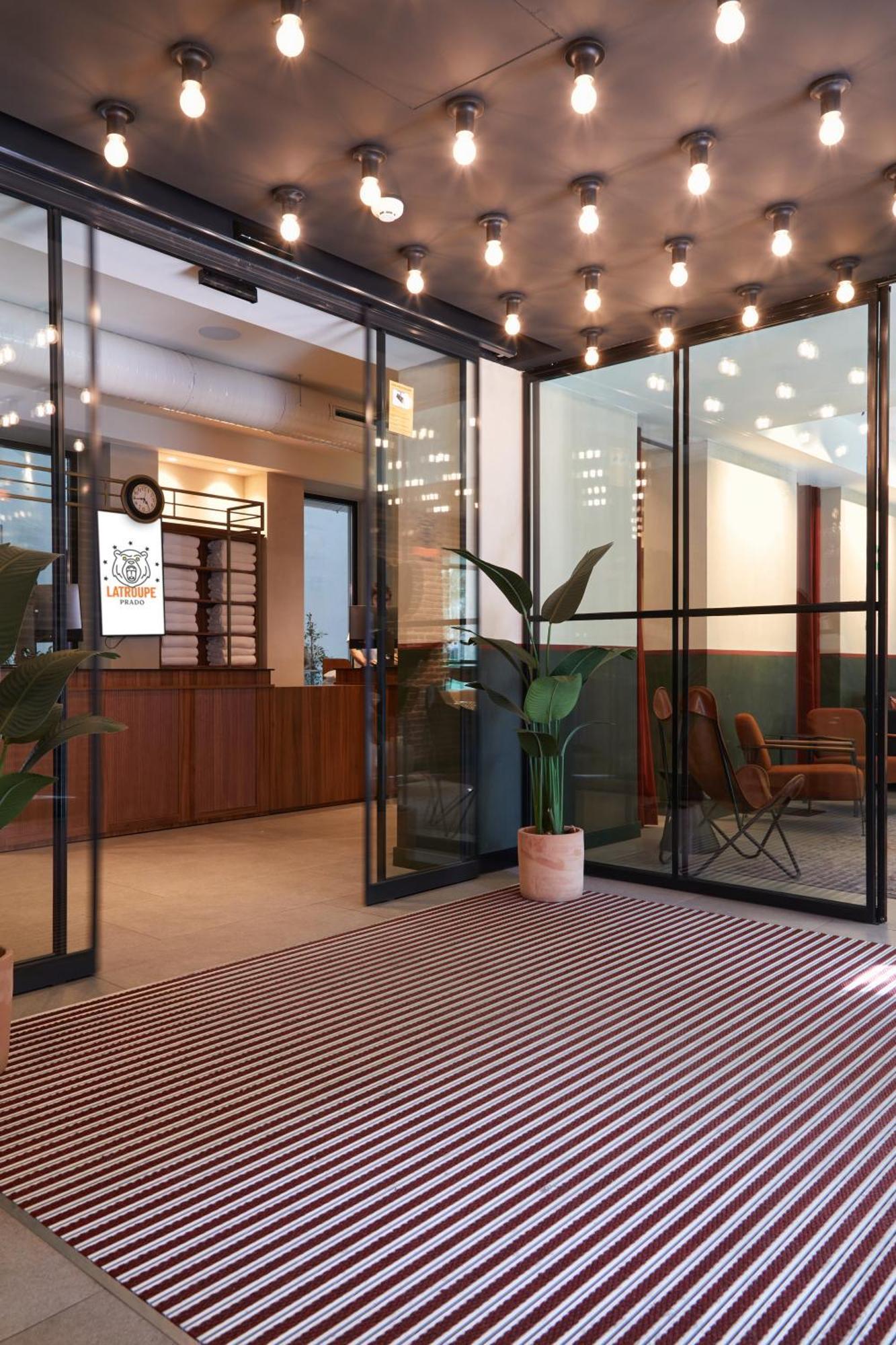 Latroupe Prado Hostel Madrid Exteriér fotografie